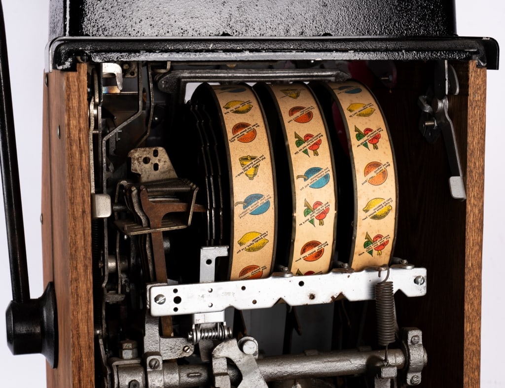 REPRODUCTION MILLS 5-CENT SLOT MACHINE - 7