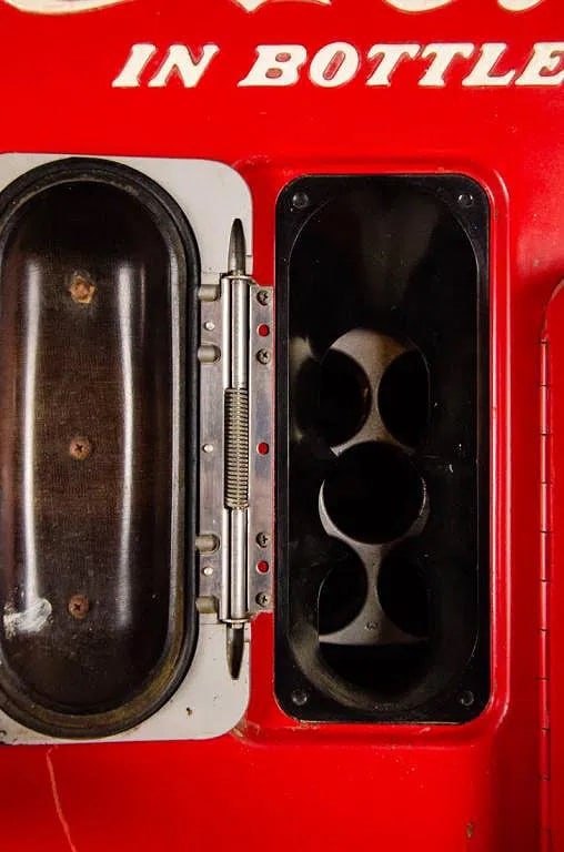 VENDO V-39 COCA-COLA VENDING MACHINE - 12