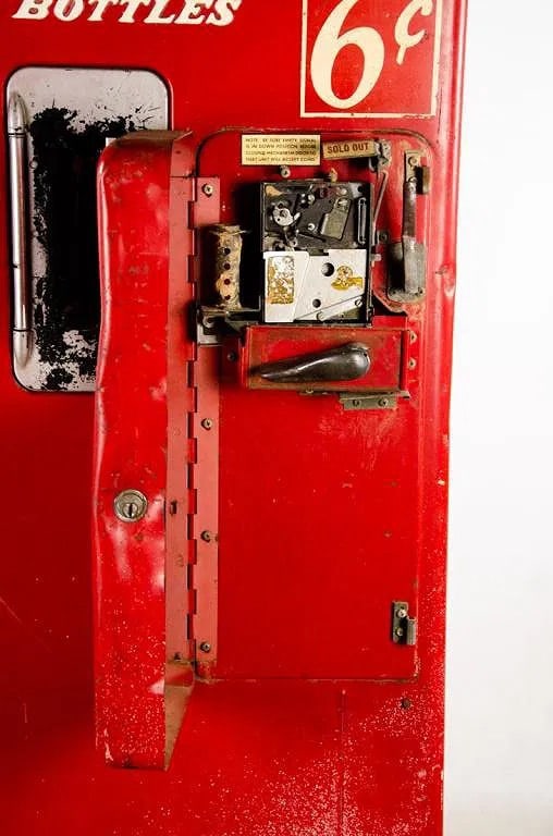 VENDO V-39 COCA-COLA VENDING MACHINE - 2