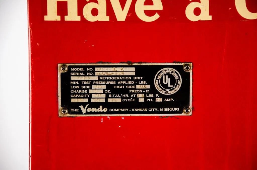 VENDO V-39 COCA-COLA VENDING MACHINE - 4