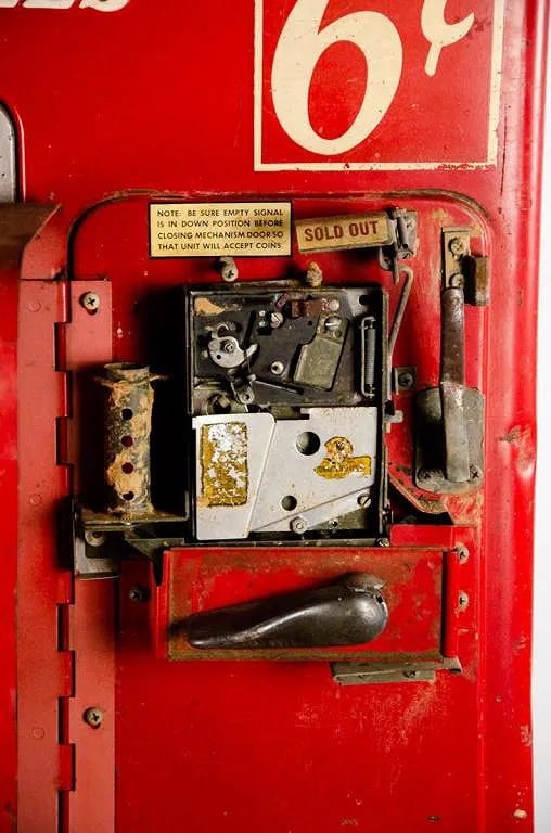 VENDO V-39 COCA-COLA VENDING MACHINE - 7