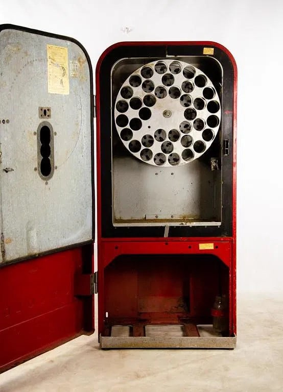 VENDO V-39 COCA-COLA VENDING MACHINE - 8