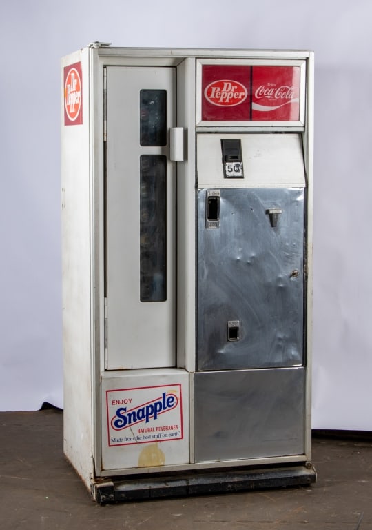 VINTAGE SOFT DRINK VENDING MACHINE - 2