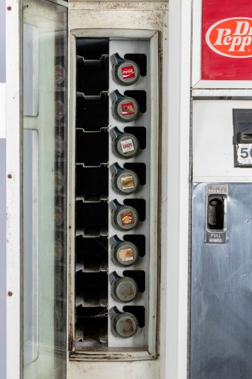 VINTAGE SOFT DRINK VENDING MACHINE - 6