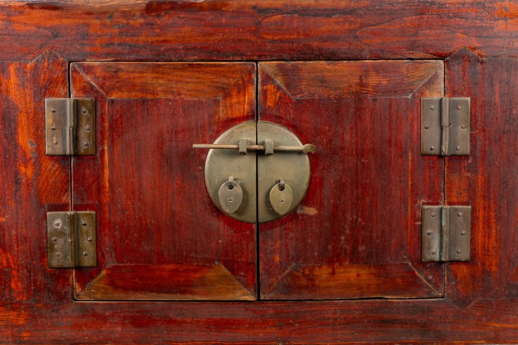 EARLY 20TH CENTURY CHINESE ELMWOOD LOW CABINET - 2