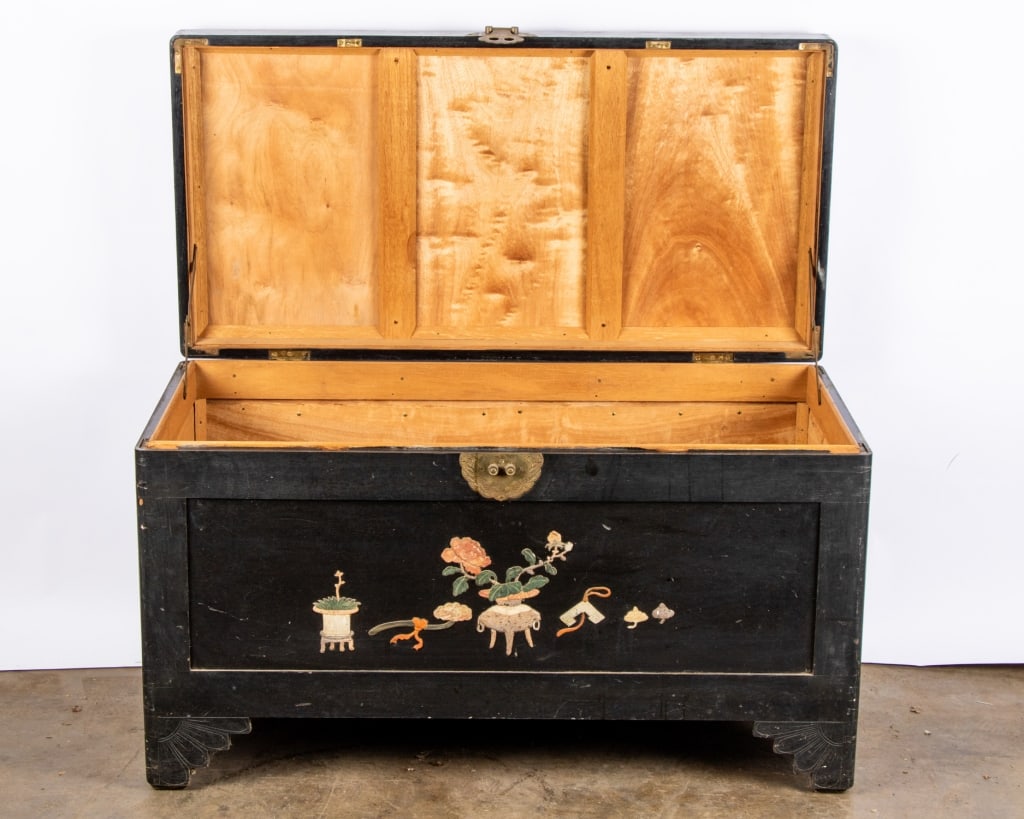CHINESE BLACK LACQUER BLANKET CHEST - 4