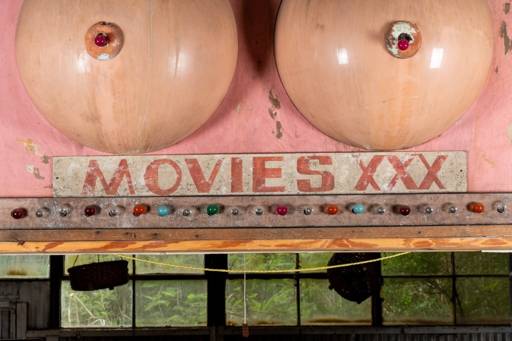 MONUMENTAL VINTAGE XXX ADVERTISING SIGN - 3