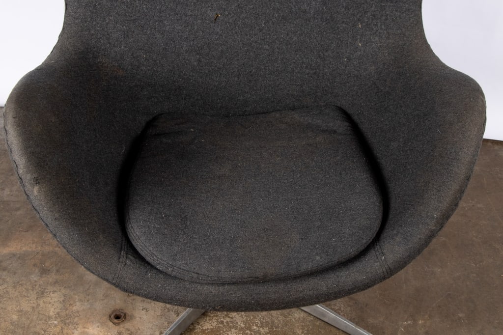 ARNE JACOBSEN STYLE EGG ARMCHAIR - 8
