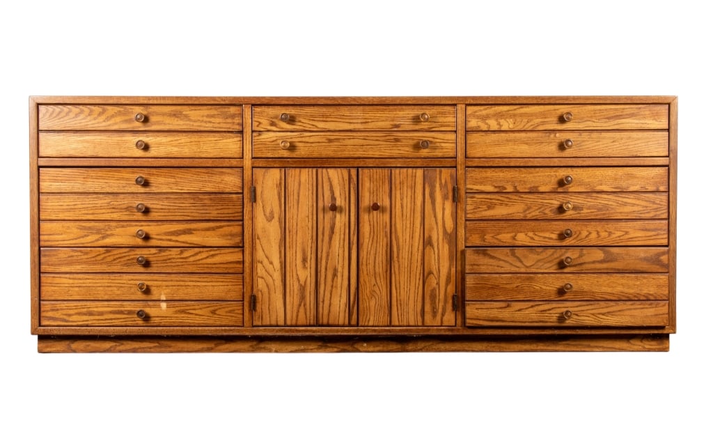 MID-CENTURY THOMASVILLE HUNTLEY DRESSER: Mid-Century Thomasville Huntley dresser with 7 drawers and 1 cabinet. Approximate dimensions: h. 29", w. 72.5", d. 18" Disclaimer: Participating bidders must have a credit card on file with