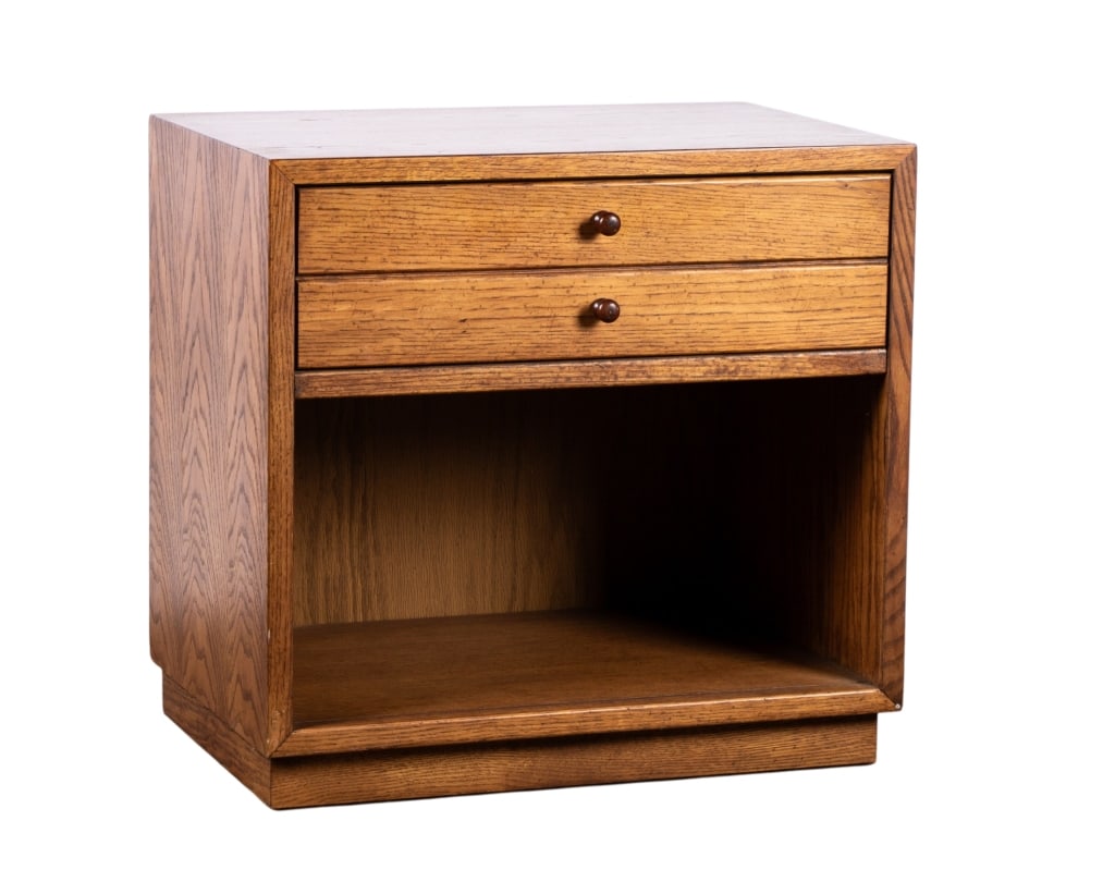MID-CENTURY THOMASVILLE HUNTLEY SIDE TABLE: Mid-Century Thomasville Huntley side table with 1 drawer. Approximate dimensions: h. 23", w. 23.5", d. 17" Disclaimer: Participating bidders must have a credit card on file with LiveAuctioneers in ord