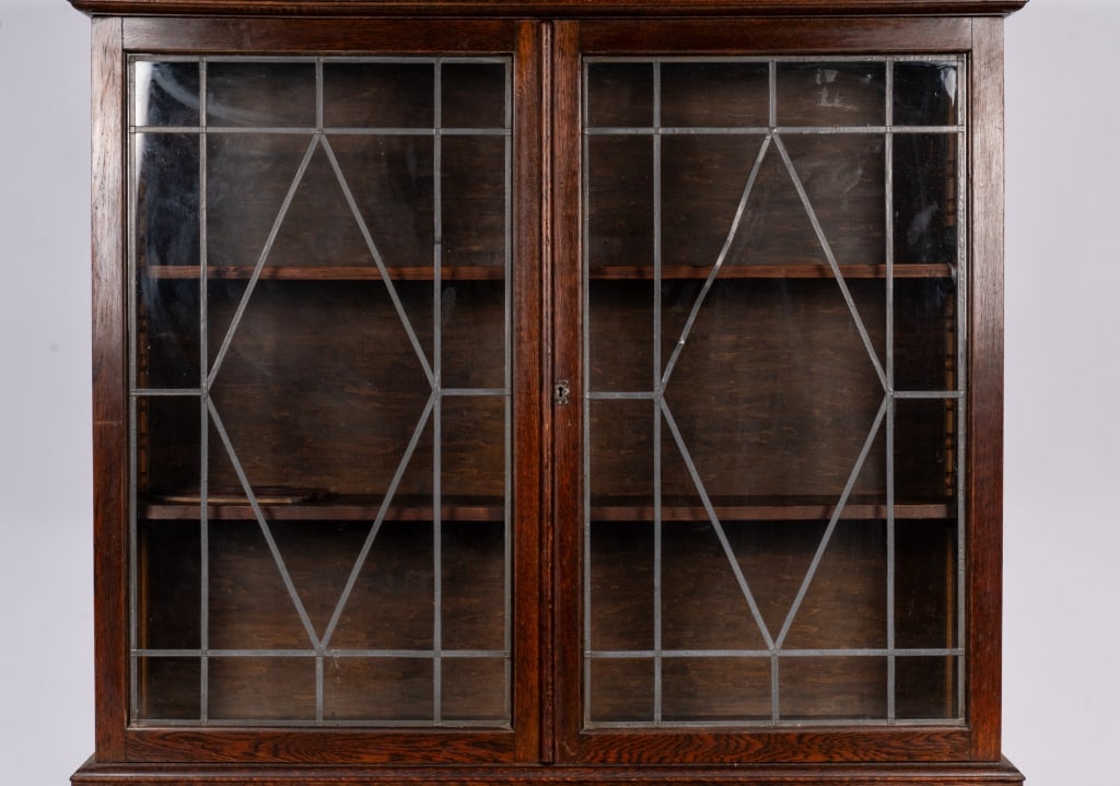 EARLY 20TH CENTURY WALNUT DISPLAY CABINET - 2