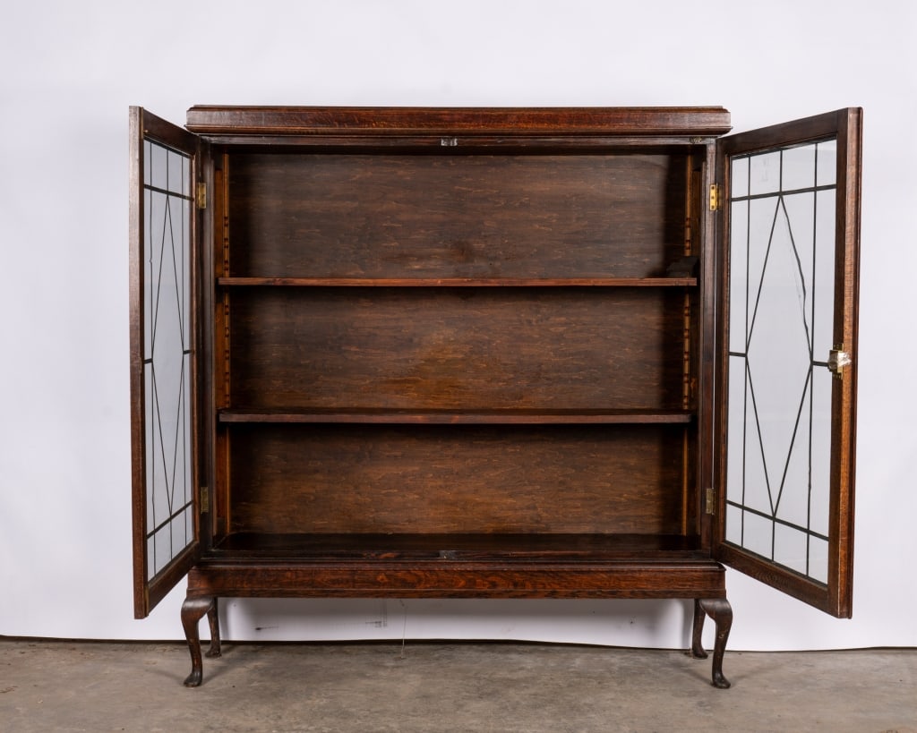 EARLY 20TH CENTURY WALNUT DISPLAY CABINET - 6
