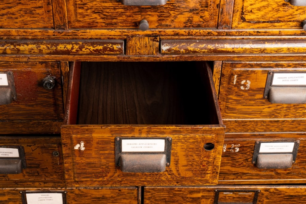 GLOBE-WERNICKE METAL FILE CABINET - 4