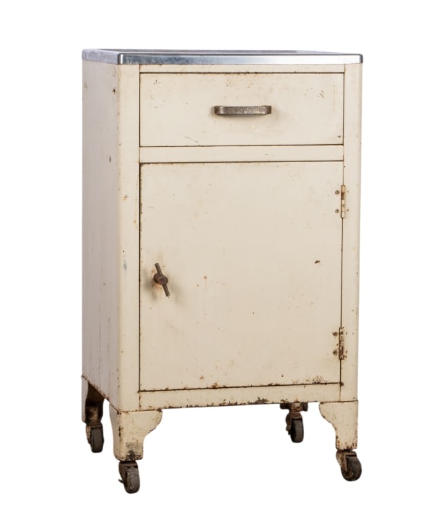 VINTAGE PORTABLE METAL MEDICAL CABINET: Vintage portable metal medical cabinet. Approximate dimensions: h. 35", w. 19.5", d. 17" Disclaimer: Participating bidders must have a credit card on file with LiveAuctioneers in order for their biddi