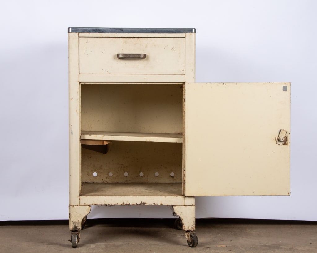 VINTAGE PORTABLE METAL MEDICAL CABINET - 5