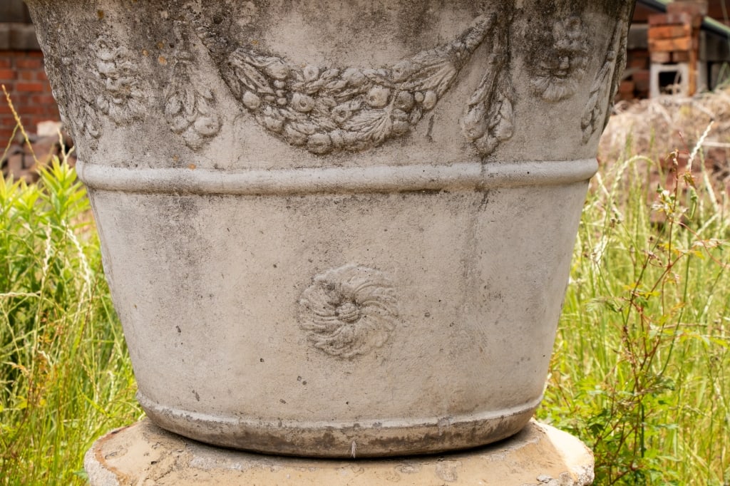 LARGE CONCRETE GARDEN PLANTER - 3