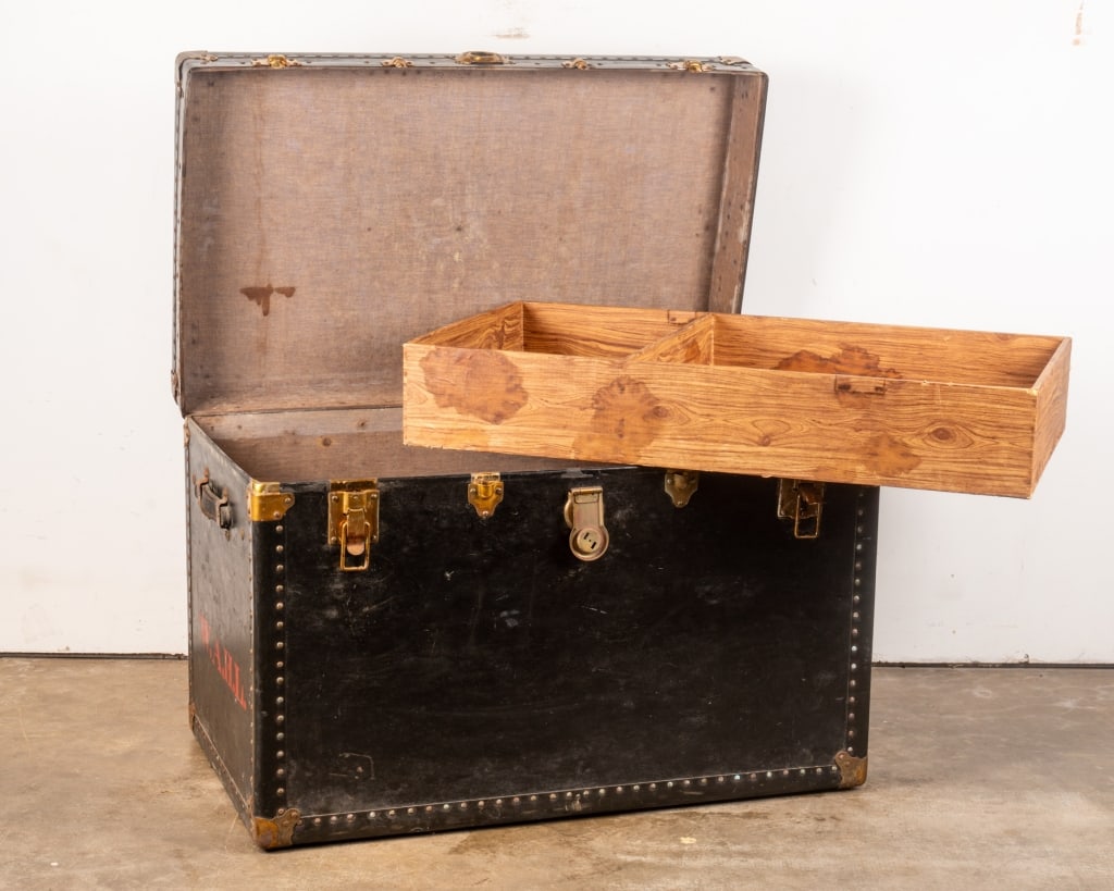 VINTAGE TRAVEL TRUNK - 4