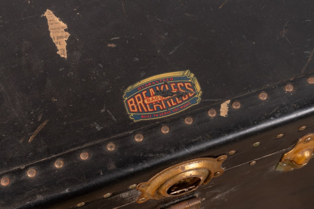 VINTAGE TRAVEL TRUNK - 5