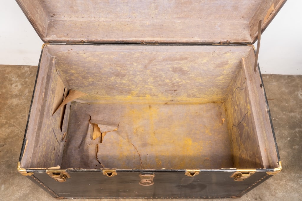 VINTAGE TRAVEL TRUNK - 4