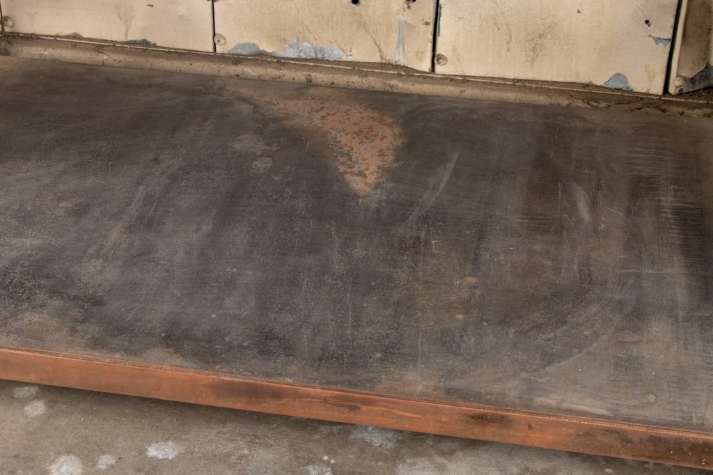 HEAVY INDUSTRIAL METAL WORK TABLE - 5
