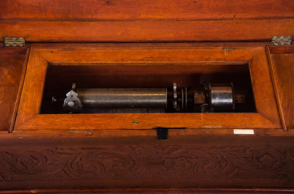 19TH CENTURY JACOT SWISS CYLINDER MUSIC BOX - 5