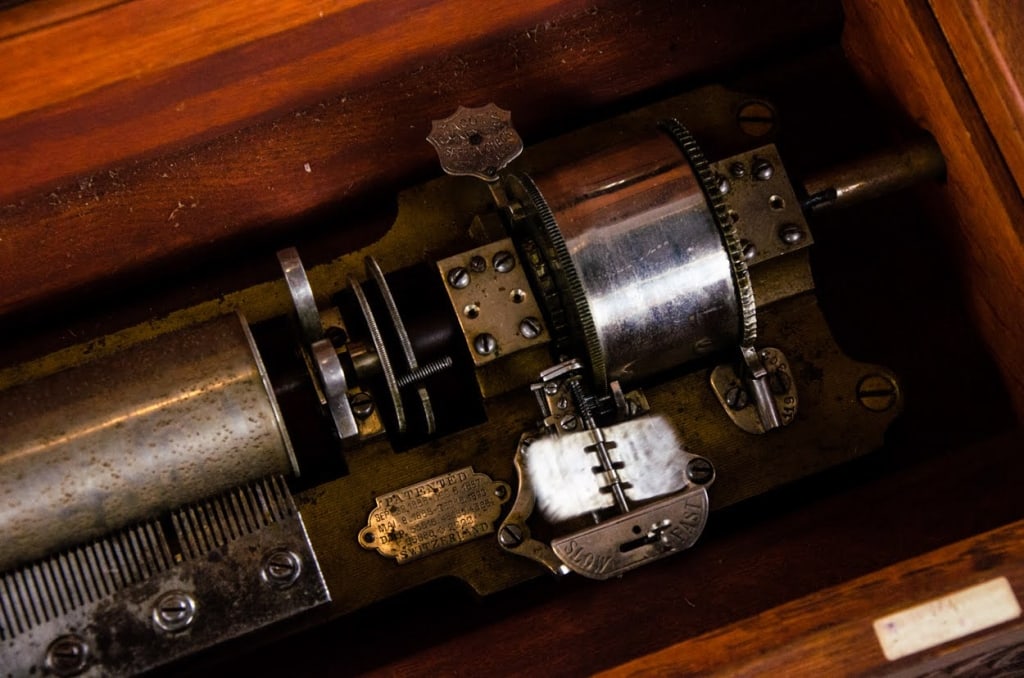 19TH CENTURY JACOT SWISS CYLINDER MUSIC BOX - 9