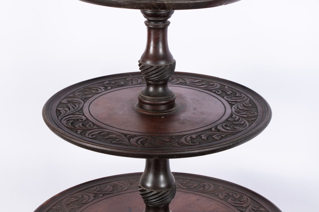 EARLY 20TH C. GEORGE III STYLE CARVED MAHOGANY THR - 4