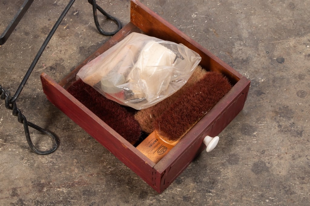 WROUGHT & CAST IRON SHOESHINE CHAIR - 6