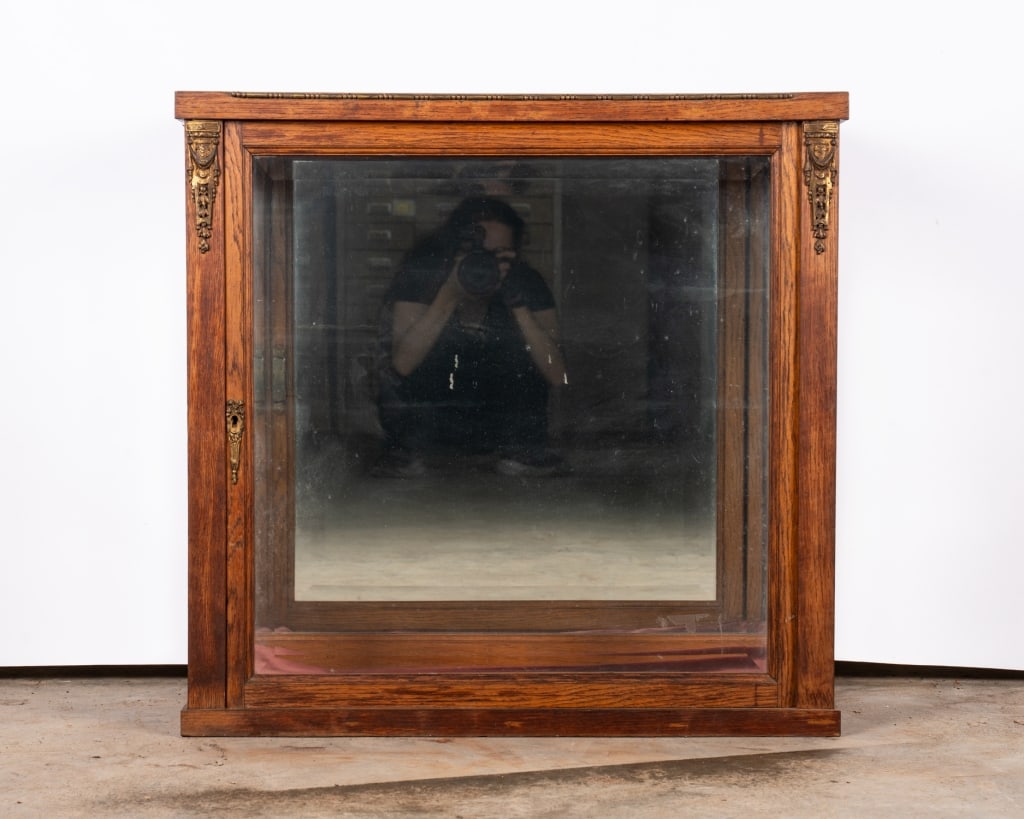 AMERICAN FEDERAL STYLE MIRRORED DISPLAY CASE - 2