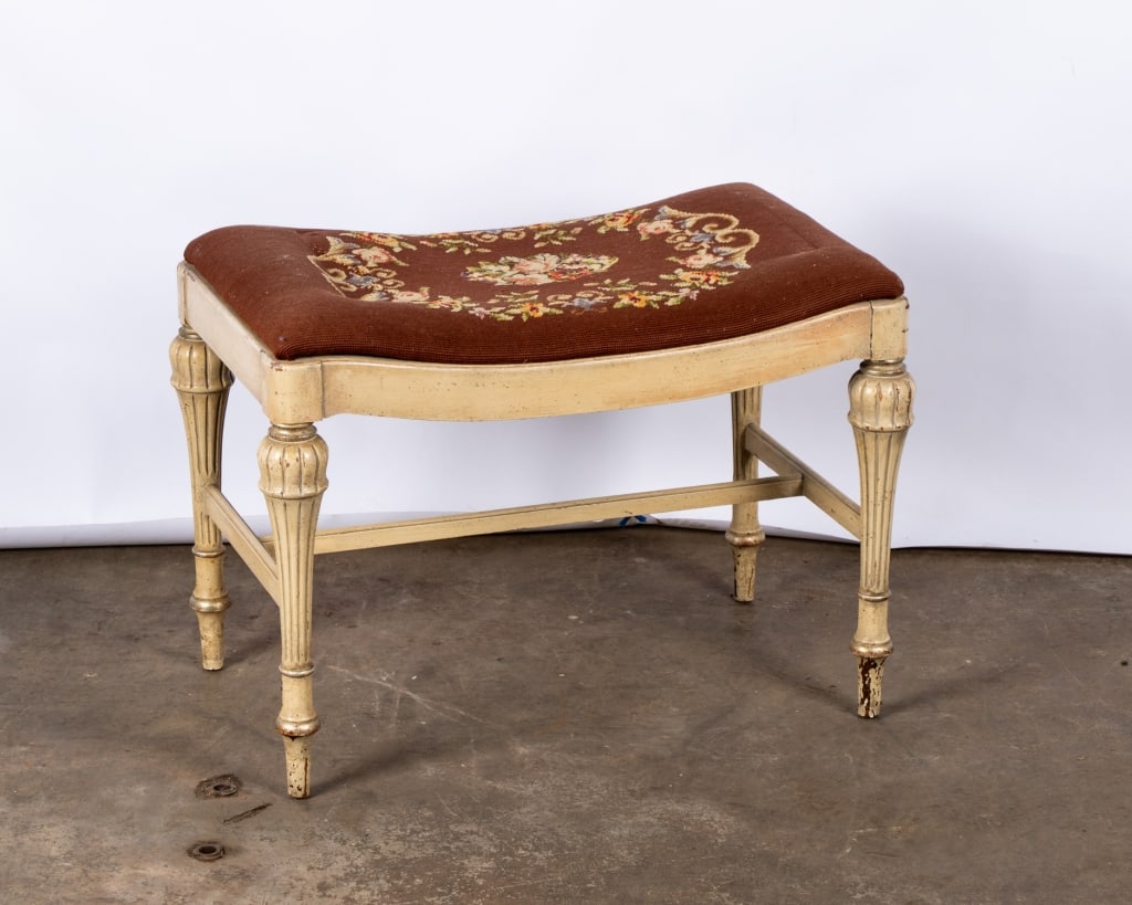 20TH CENTURY POLYCHROME CHAIR WITH OTTOMAN - 3