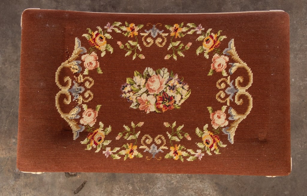 20TH CENTURY POLYCHROME CHAIR WITH OTTOMAN - 4