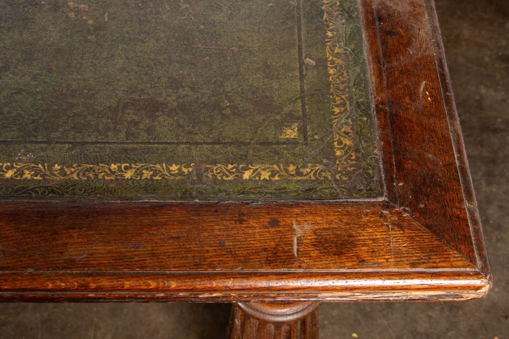 LARGE MAHOGANY LIBRARY TABLE - 8