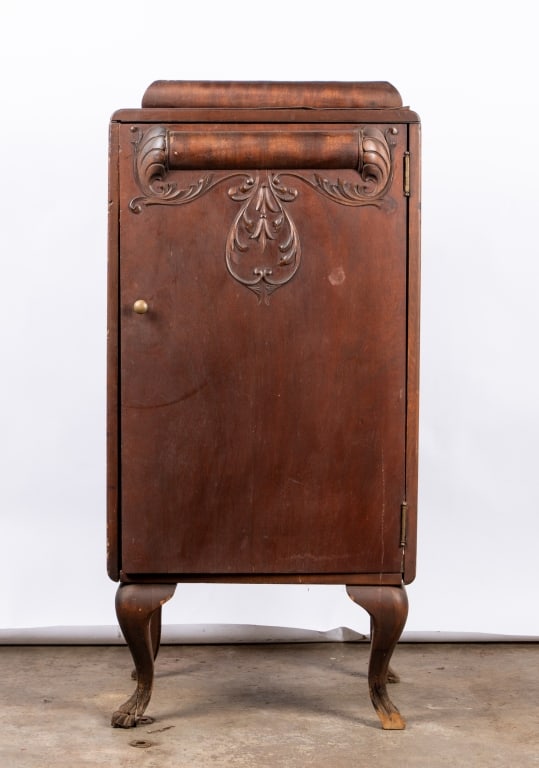 20TH CENTURY MAHOGANY MUSIC CABINET - 3