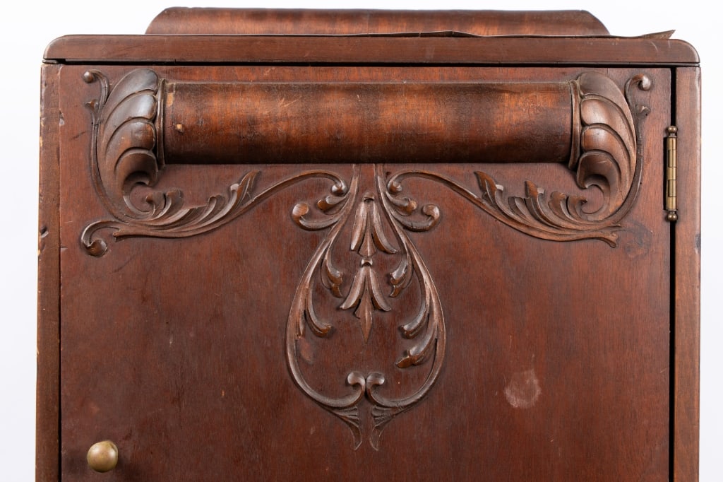 20TH CENTURY MAHOGANY MUSIC CABINET - 4