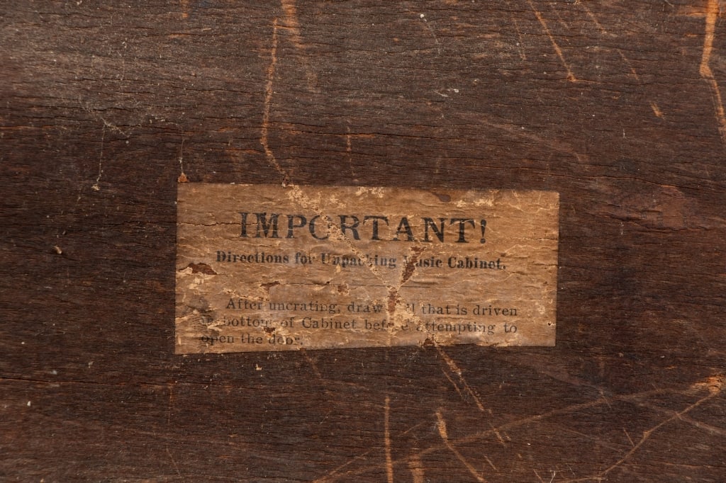 20TH CENTURY MAHOGANY MUSIC CABINET - 8