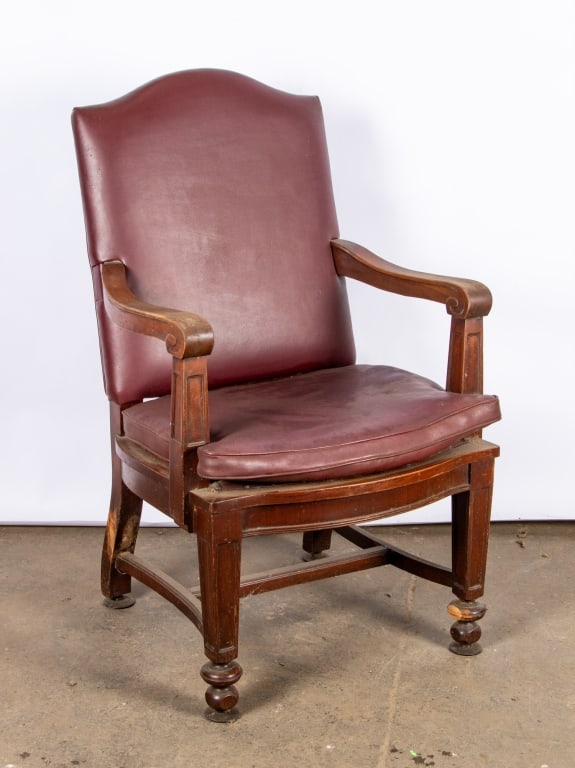 PAIR OF VINTAGE LEATHER OFFICE CHAIRS - 5