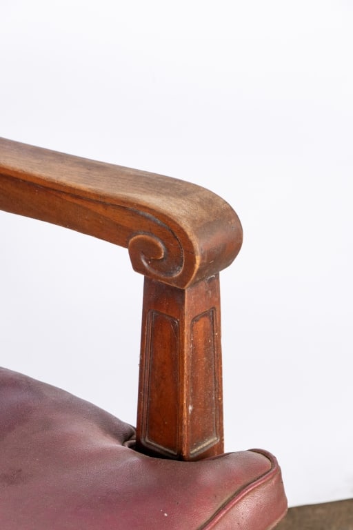 PAIR OF VINTAGE LEATHER OFFICE CHAIRS - 6