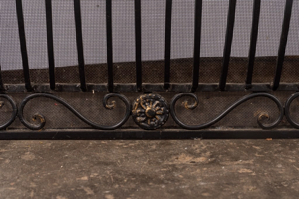 WROUGHT IRON & BRASS FIREPLACE SCREEN - 5