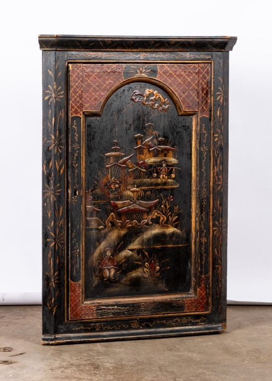 VINTAGE CHINOISERIE HANGING CORNER CABINET - 2