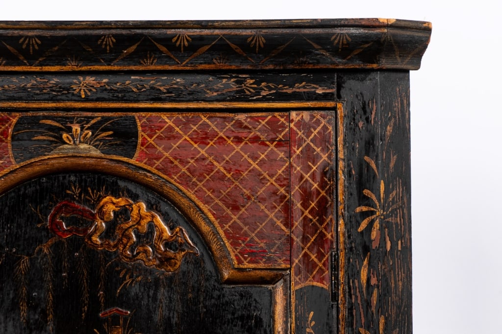 VINTAGE CHINOISERIE HANGING CORNER CABINET - 6