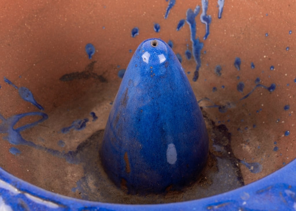 LARGE VINTAGE BLUE CERAMIC JUICER - 4