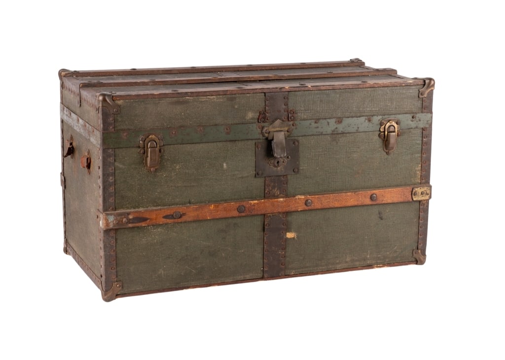 VINTAGE SALESMAN SAMPLE STORAGE TRUNK (1 of 5)