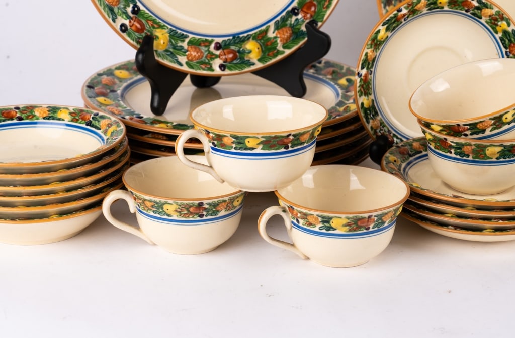 36-PIECE ROYAL IVORY TITAN WARE DINNERWARE SET - 2