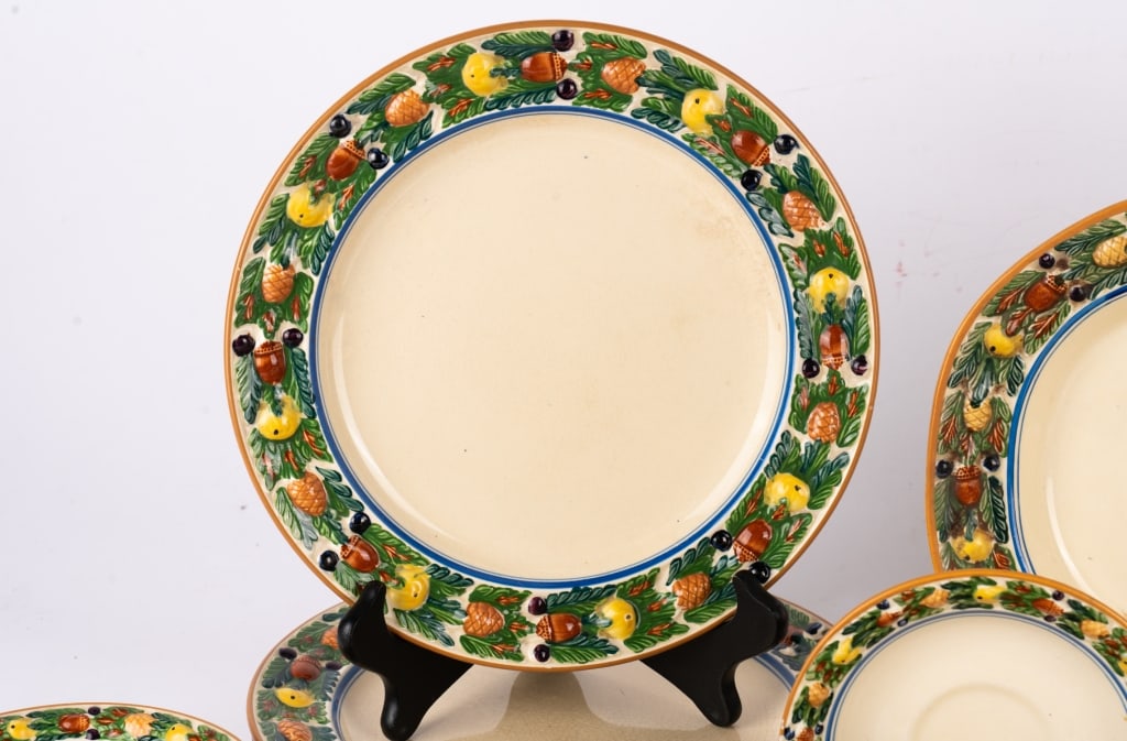36-PIECE ROYAL IVORY TITAN WARE DINNERWARE SET - 5