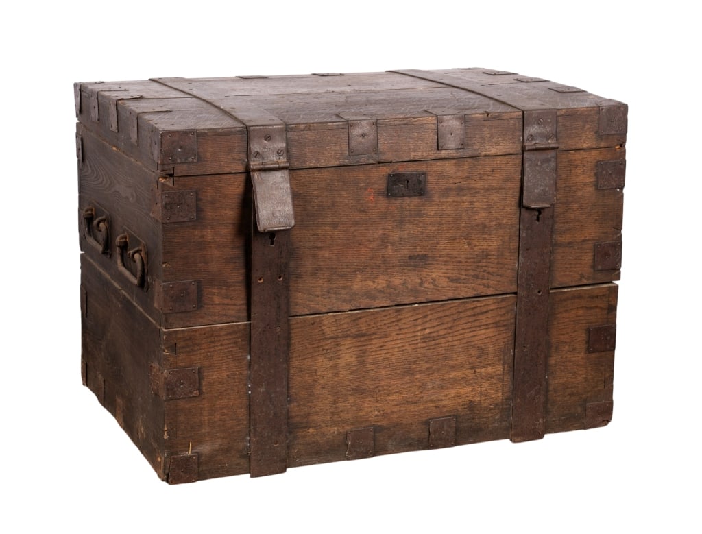 WOODEN STORAGE TRUNK (1 of 6)
