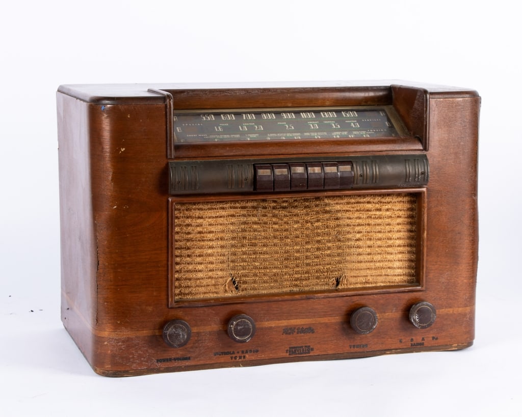 COLLECTION OF 4 VINTAGE RADIOS - 2