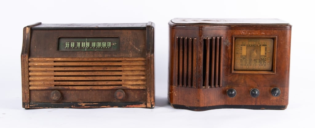 COLLECTION OF 4 VINTAGE RADIOS - 4