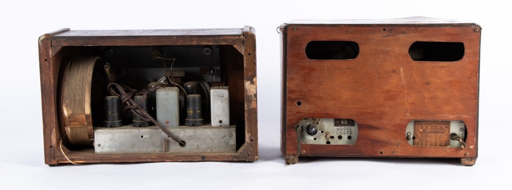 COLLECTION OF 4 VINTAGE RADIOS - 5