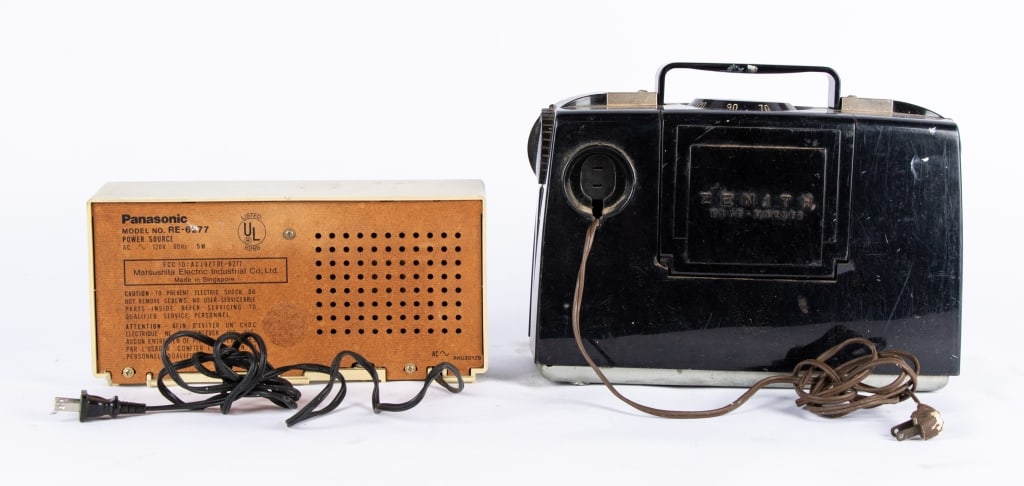 COLLECTION OF 4 VINTAGE RADIOS - 5
