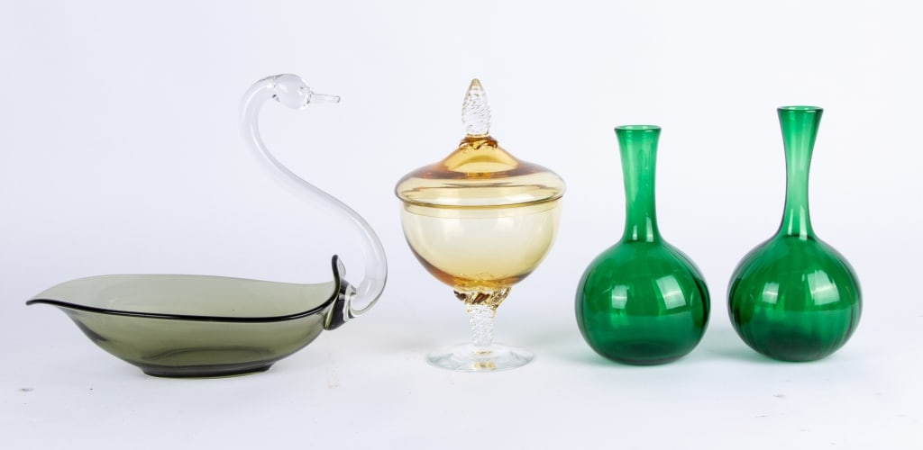 COLLECTION OF 4 MID-CENTURY GLASS ITEMS - 3